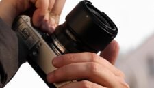 Cara Mengatasi Lensa Kamera Mirrorless yang Berjamur. (Pixabay.com/den4ik_production)
