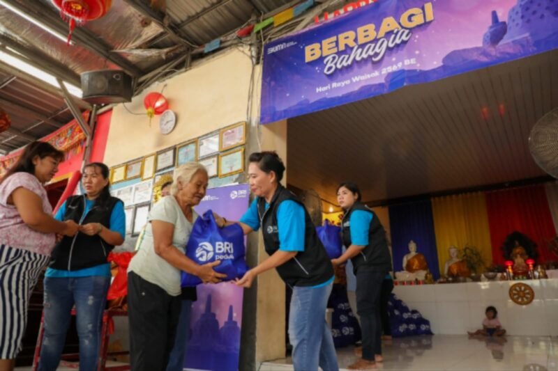 Memperingati Hari Raya Waisak yang jatuh pada Senin 12 Mei 2025, BRI Peduli menyalurkan bantuan 1.000 paket sembako bagi Ummat Budha di wilayah Tangerang. (Dok. BRI)