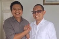 Hendra Hariyanto (RBUM Central 1) kiri dan Andy Setiawan (Owner CV Star Makmur Sejahtera Distributor Sari Roti Cilegon dan Serang). (Dok. Star Makmur Sejahtera)