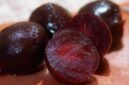 Buah bit membantu melebarkan pembuluh darah dengan nitrat alaminya. (Pixabay.com/ivabalk)