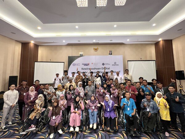 Para peserta penyandang disabilitas mengikuti pelatihan yang digelar Evermos bersama International Labour Organization (ILO) di Yogyakarta, Indonesia