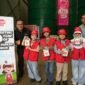 Pizza Hut Indonesia dan TUKR memberikan edukasi kepada para peserta 'Pizza Maker Junior' tentang pengelolaan limbah minyak jelantah secara tepat dan berkelanjutan, bertempat di fasilitas TUKR di Bekasi, Jawa Barat, Indonesia.
