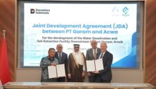 Left to right: Mr. Abraham Mose (President Director of PT GARAM), H.E. Mr. Rosan Roeslani (CEO Danantara, Minister of Investment of the Republic of Indonesia), H.E. Mr. Faisal Abdullah Al-Amodi (Ambassador of the Kingdom of Saudi Arabia to the Republic of Indonesia), Dr. Samir J. Serhan (Group CEO of Acwa) and Mr. Tim Anderson (President Director of PT Acwa Power Indonesia)