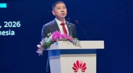 Leon Wang, President of Huawei Data Communication Product Line, giving a speech