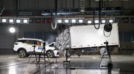TIGGO7 undergoes a public crash test at the CHERY Brand Safety Challenge.